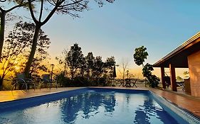 Casa de Campo Araxá na montanha com piscina